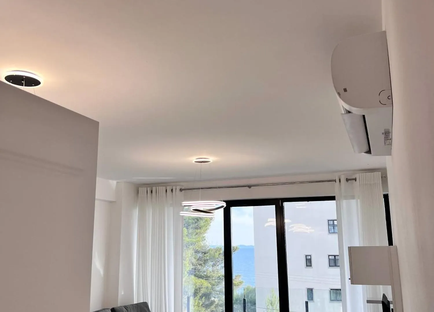 Sonely Apartament Шенджин