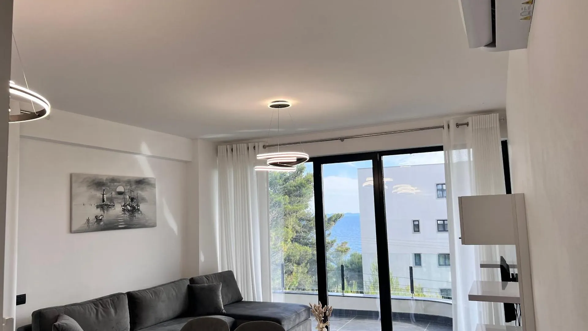 Sonely Apartament Шенджин